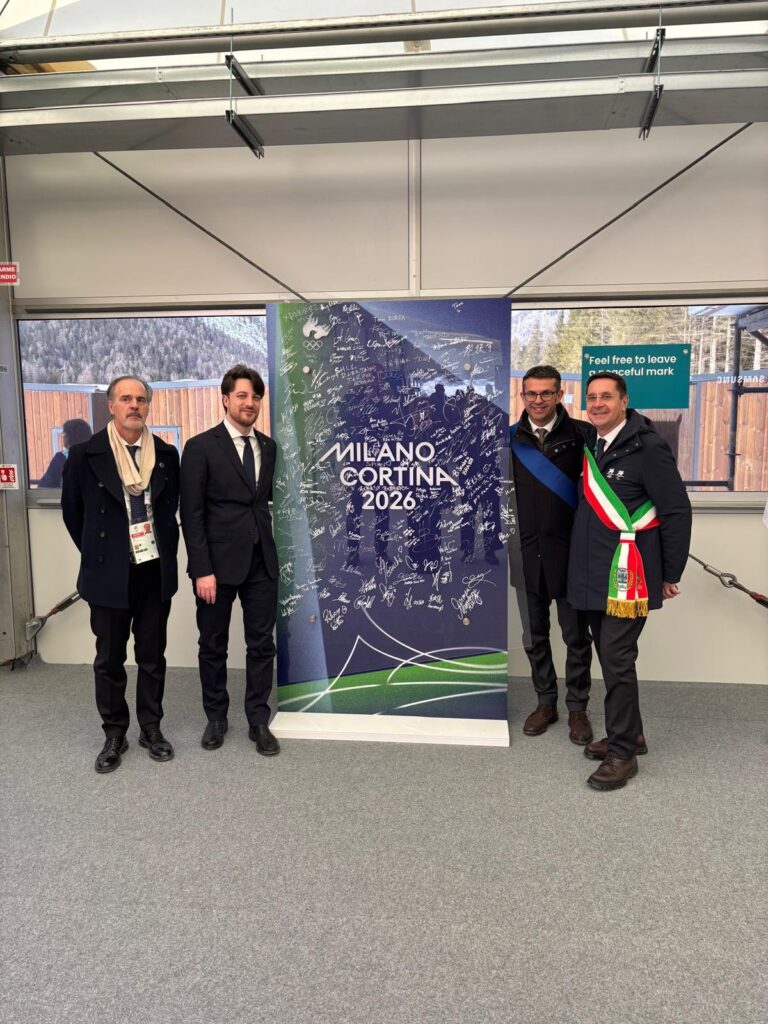 Il Sindaco Lorenzi, il Presidente della Regione Veneto Alberto Stefani, il Presidente della Provincia di Belluno Roberto Padrin e il Prefetto di Belluno Antonello Roccoberton al Villaggio Olimpico