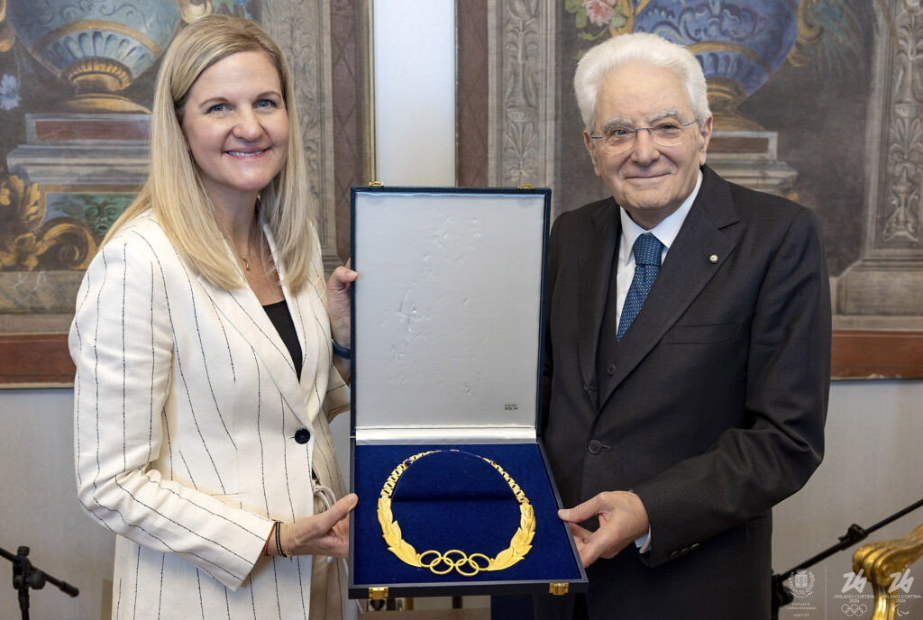 Roma - Il Presidente Sergio Mattarella con la Signora Kirsty Coventry, Presidente del Cio, in occasione della consegna dell'onorificenza olimpica, oggi 12 maggio 2026
(Foto di Paolo Giandotti - Ufficio per la Stampa e la Comunicazione della Presidenza della Repubblica)